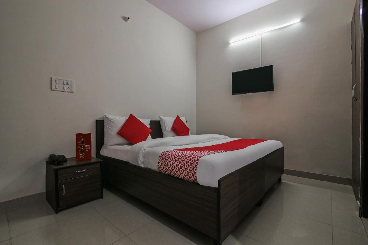 Hotel Oyo 15668 Heaven New Delhi